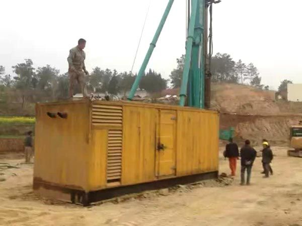 龙亭如何判断水冷式机油散热器密封件是否需要更换？